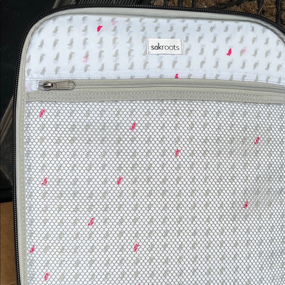 🆕 SAKROOTS Black Floral Rolling Luggage - Picture 11 of 12